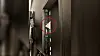テレビのI/Oポートに接続された録音装置の画像。トイレットペーパーで正三角形の形にきつく包まれている