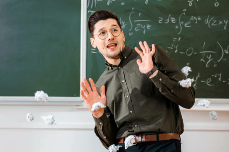 Imagen de la noticia: El uso de la IA entre los profesores del Reino Unido se duplica, pero las horas de trabajo aún no disminuyen (The Register)