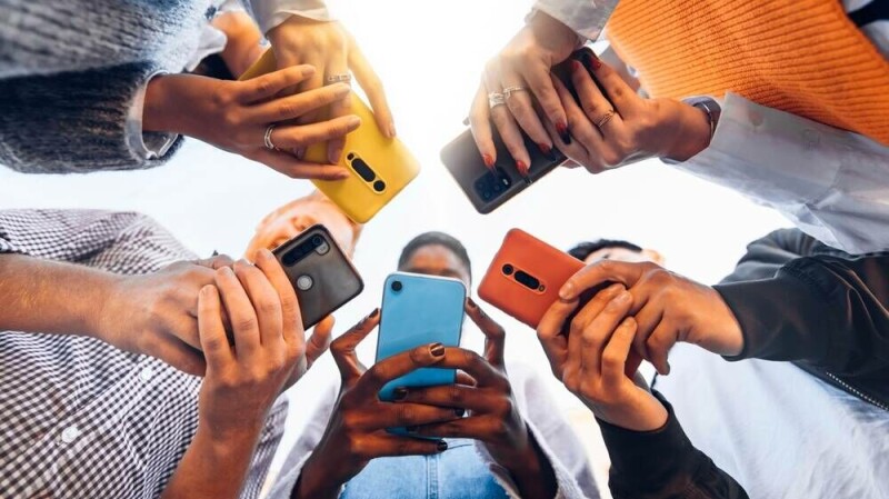 Imagen de la noticia: Los estadounidenses dan un gran respaldo a la prohibición de teléfonos en las escuelas durante todo el día (The Register)