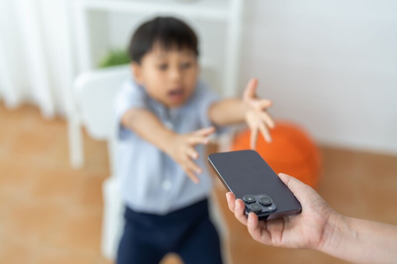 Scientists pour cold water on claims phones are rewiring kids' brains